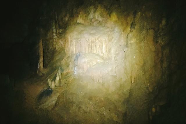 Abaligeti-barlang, nagyterem karbidlámpa fényében